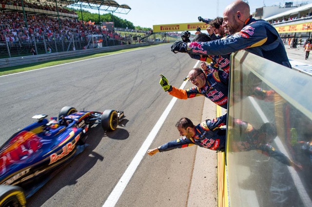 F1, Verstappen fa scuola guida