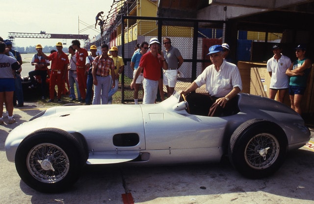 Fangio, riesumati i resti del campione per test DNA