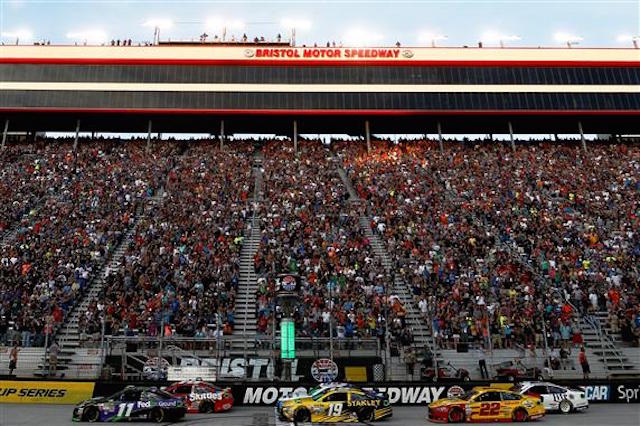 Nascar: Logano al top in Tennessee