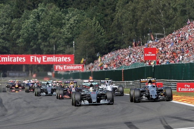 Hamilton cauto: "Tutto sotto controllo"