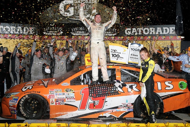 Nascar: Edwards da doppiato a vincente