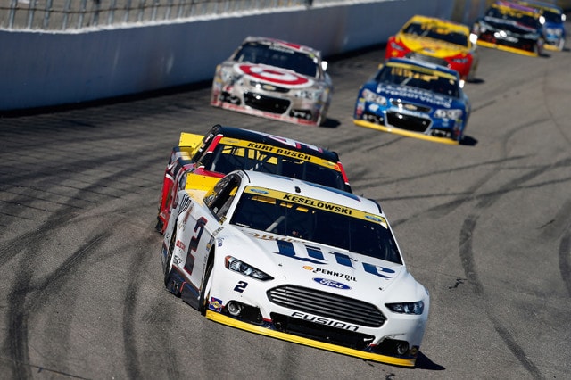 Nascar, Matt Kenseth vince a Loudon