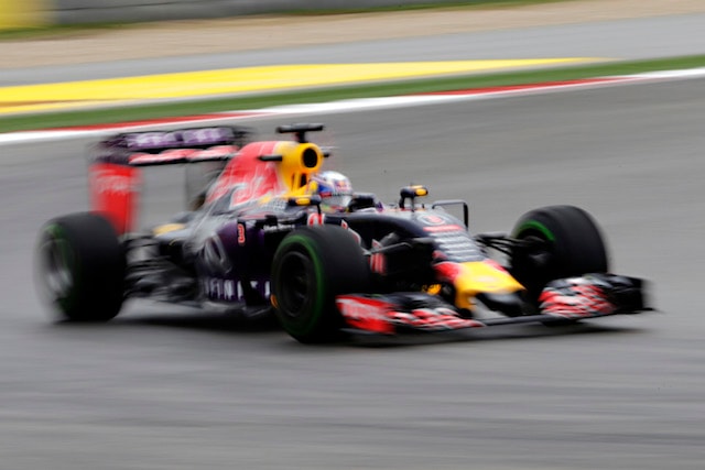 Kvyat: "Ci siamo divertiti... ma ai box!"