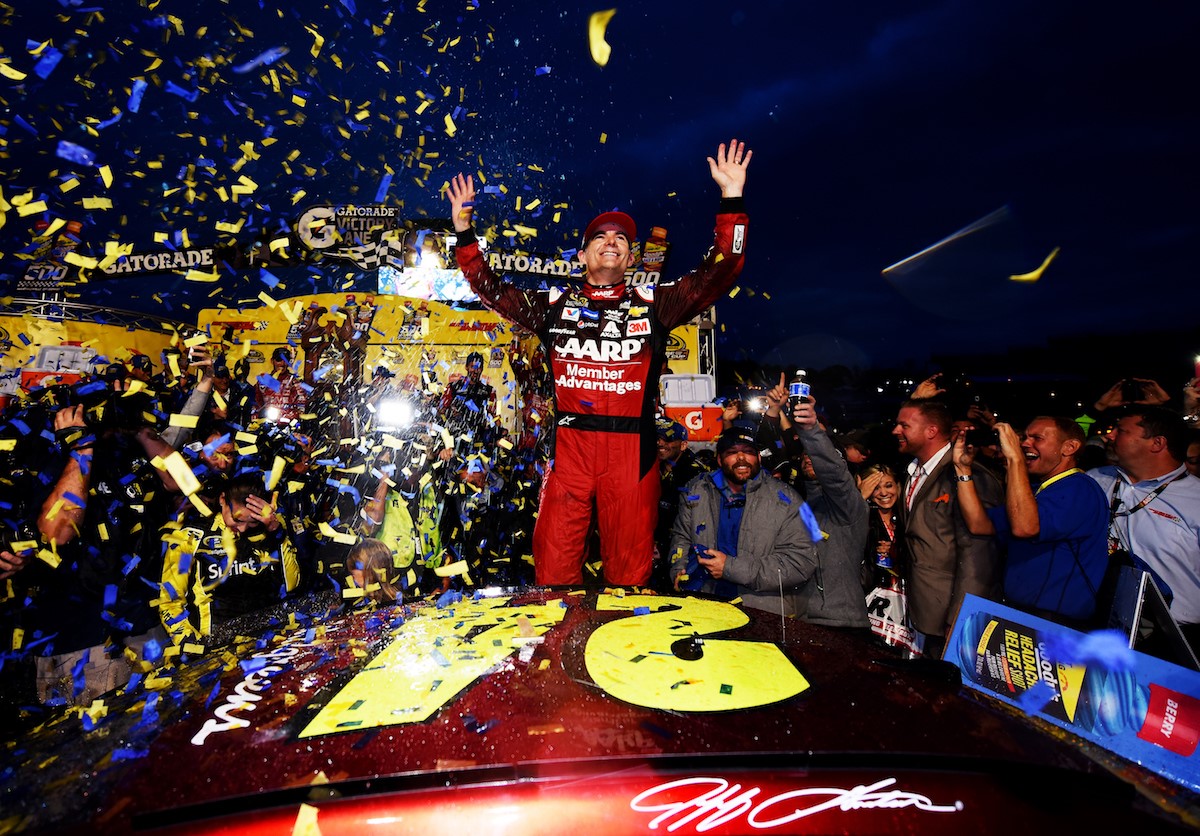 Nascar, Gordon regna a Martinsville