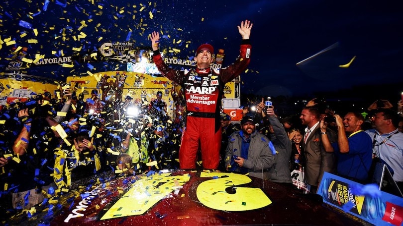 Nascar, Gordon regna a Martinsville