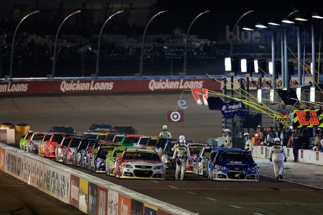 Nascar Phoenix: vittoria “bagnata” per Earnhdardt Jr.