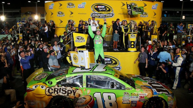 Kyle Busch e la Toyota vincono la Sprint Cup 2015