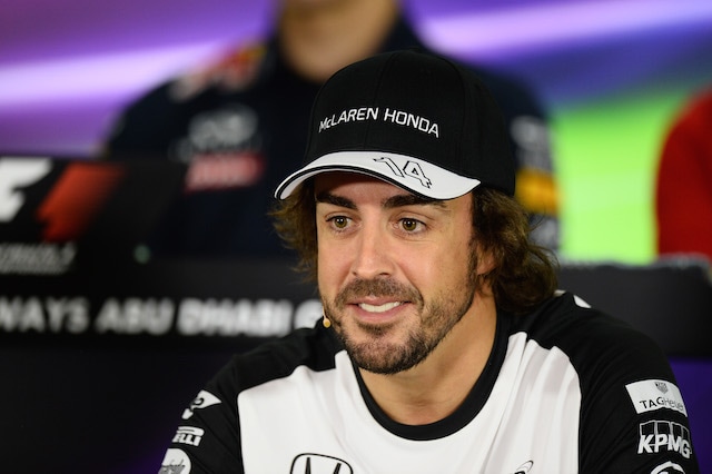 Alonso curioso e positivo per il 2016