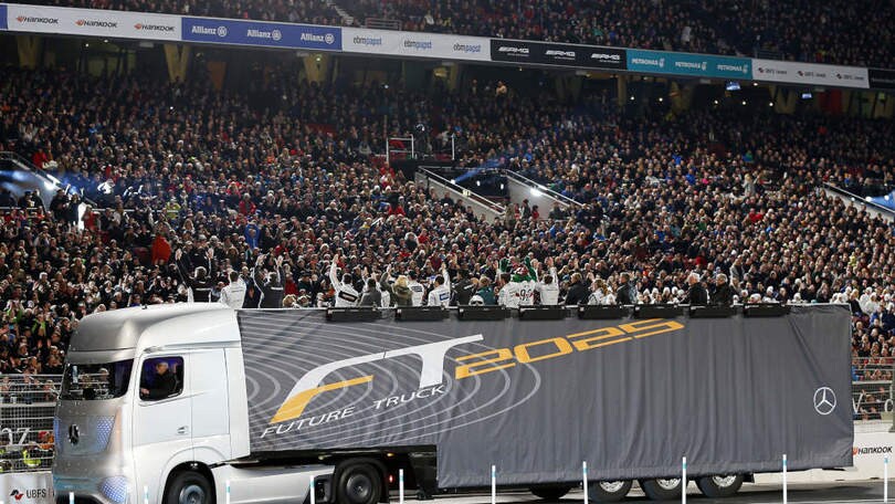 Mercedes Stars and Cars 2015, festa per Hamilton