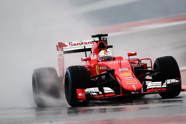 Ferrari, RB e McLaren in pista sul bagnato