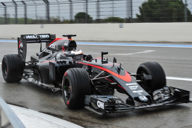 Test Pirelli: McLaren out, bene Ricciardo