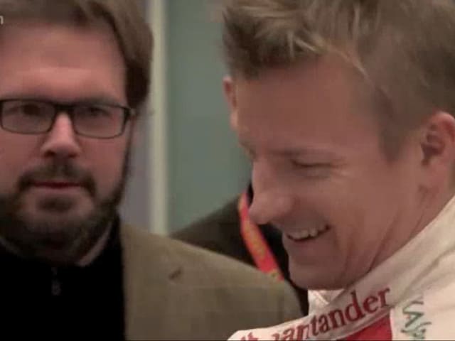 Kimi Raikkonen prepara il sedile