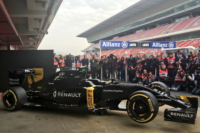Renault RS16, uno scarico per la wastegate