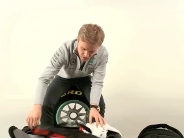 Rosberg mostra il suo nuovo vestito