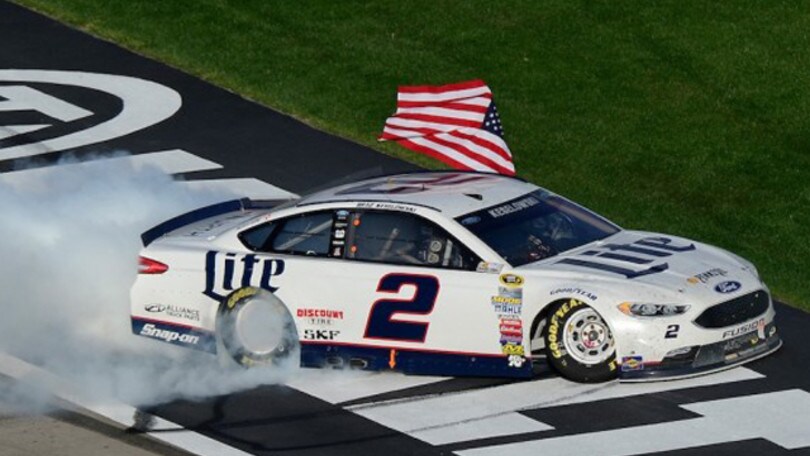 Nascar, Keselowski batte la tempesta