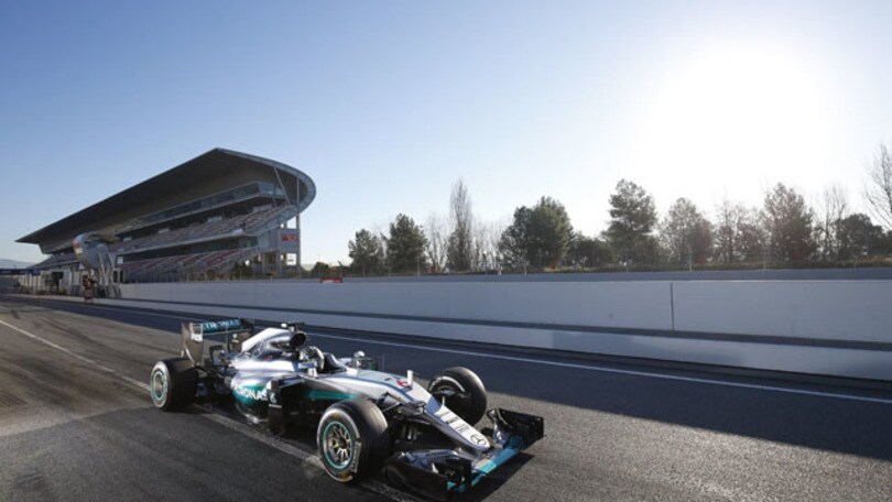 Mercedes AMG Petronas, le W07 in pista al Montmelò