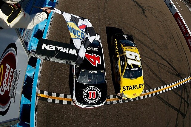 Nascar da brivido a Phoenix 