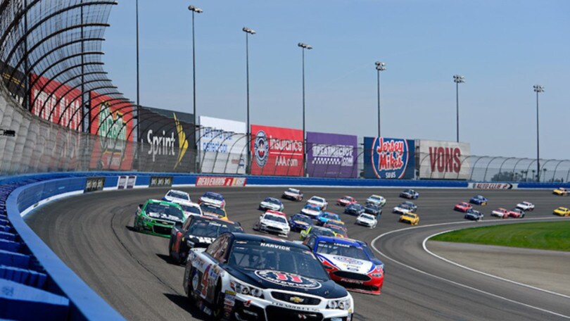 Nascar, super Johnson a Fontana