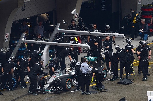 Hamilton tradito dalla W07: Solo sfortuna