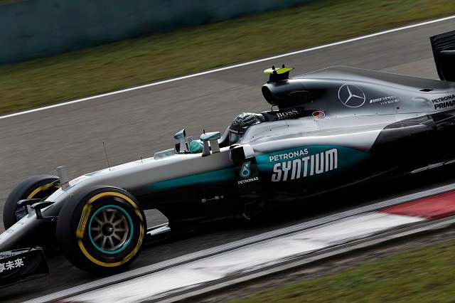F1 Cina: pole a Rosberg
