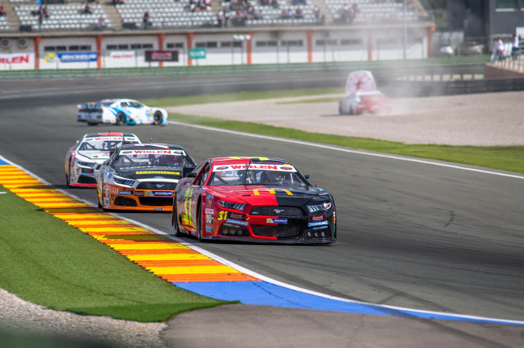 Euro Nascar, a Valencia vincono Kumpen e Day