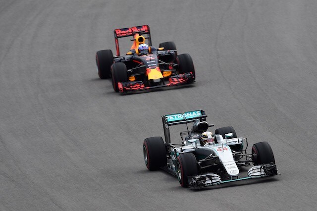Hamilton prende le misure