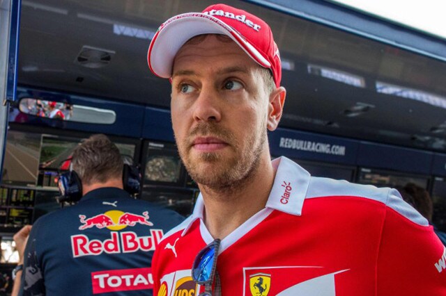 Kvyat, scuse al telefono