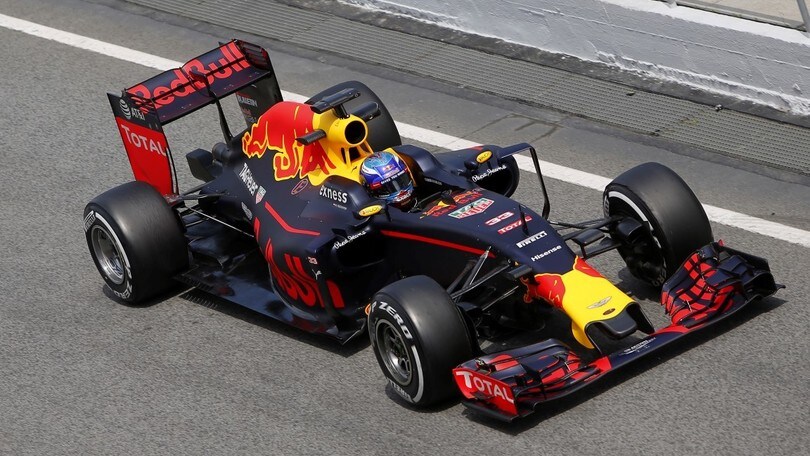 Test F1, Verstappen chiude in testa