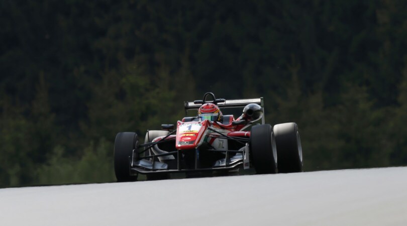 F3: Ilott torna al successo, spavento per Cong Li