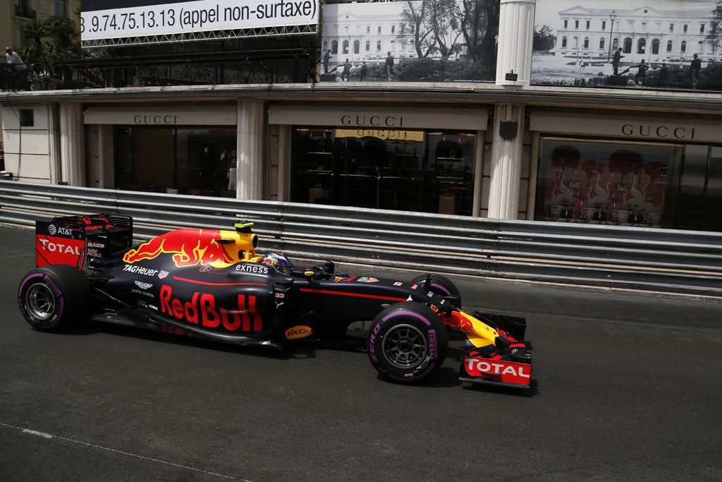GP Monaco, Ricciardo davanti alle Mercedes nelle libere 2: foto