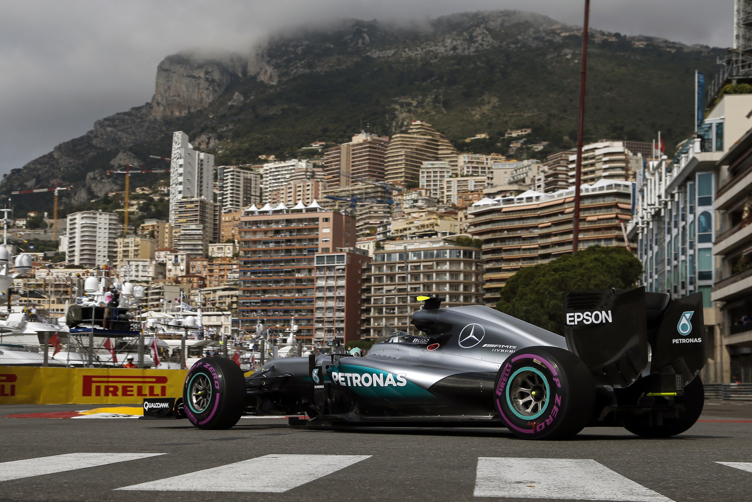GP Monaco, Rosberg: "Le Red Bull sono molto forti"