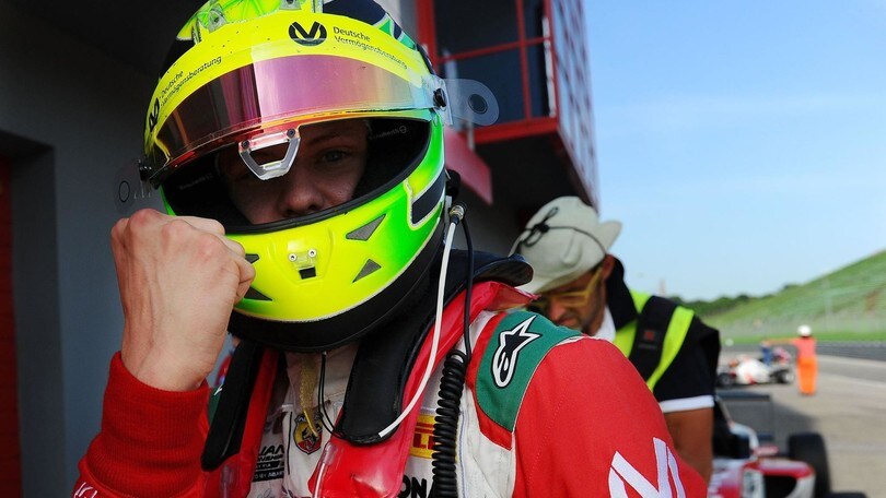 F4, a Imola Schumacher trionfa in gara-2