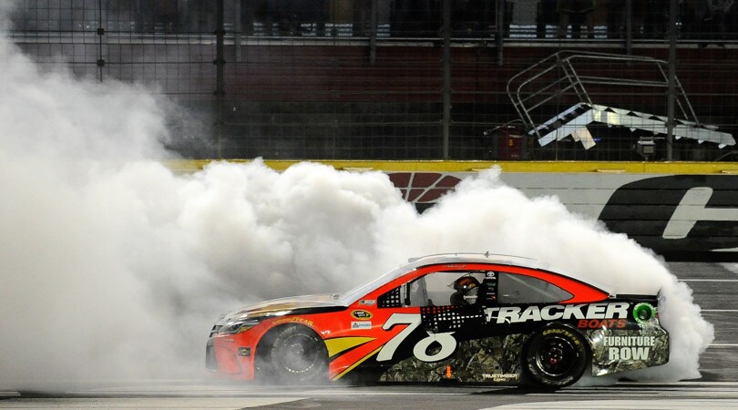 Nascar, trionfo da record per Martin Truex