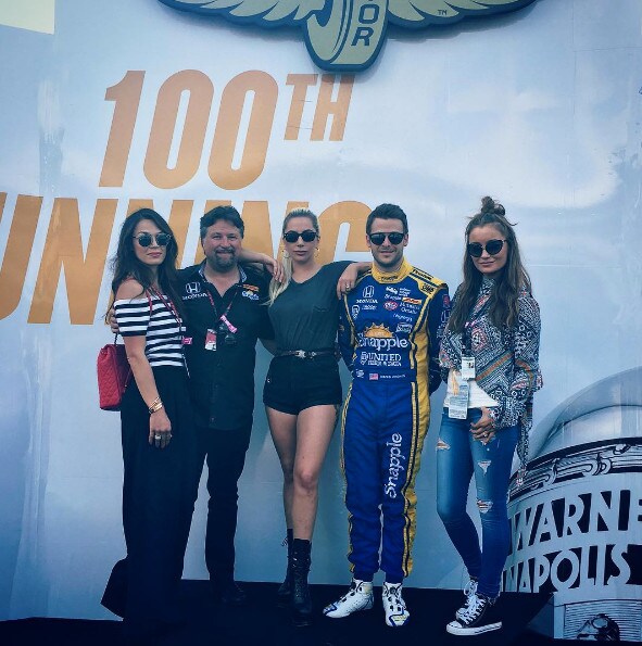 Lady Gaga alla Indy500 con Mario Andretti: foto