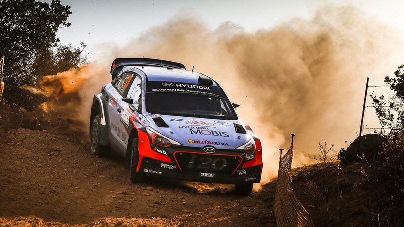 Rally Sardegna, Neuville in testa