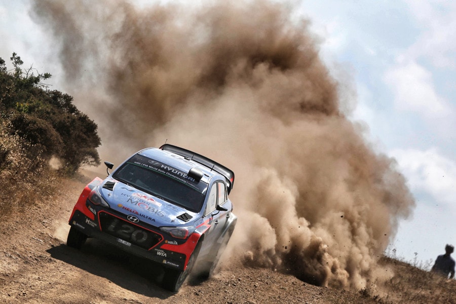 Rally Sardegna, Neuville chiude in testa la prima tappa