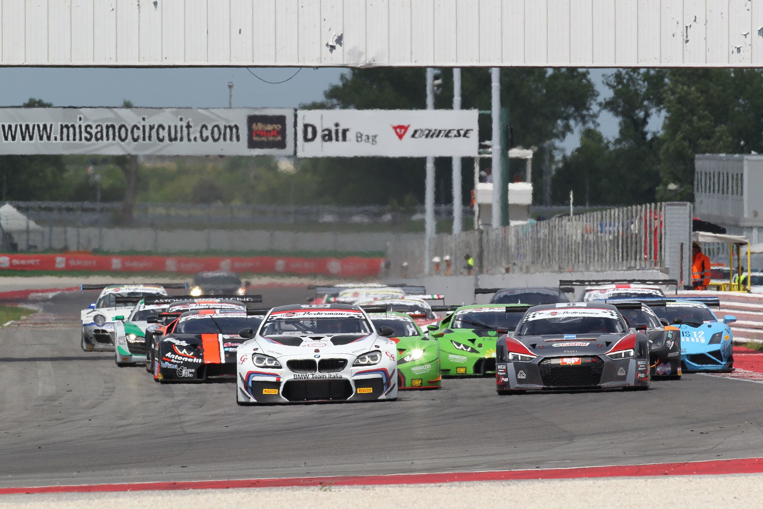 GT Italiano Misano, BMW vince gara 1, esclusa la Lamborghini di Bortolotti-Mul