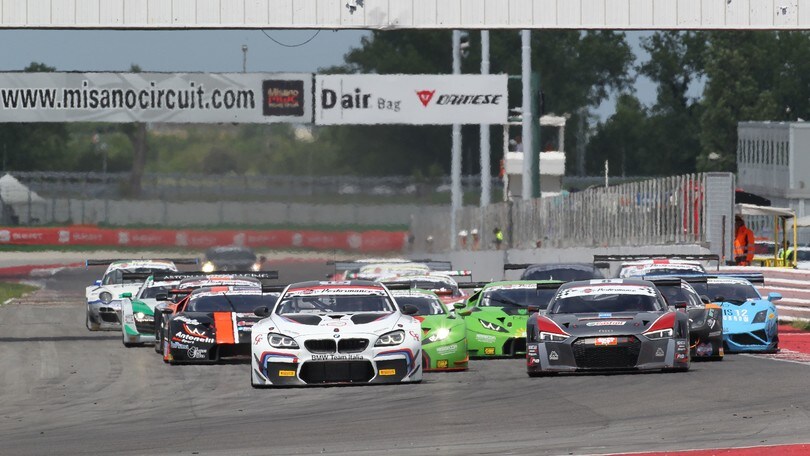 GT Italiano Misano, BMW vince gara 1, esclusa la Lamborghini di Bortolotti-Mul