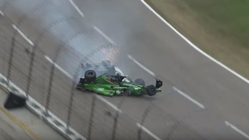 IndyCar Texas, tutto fermo per pioggia e brutto incidente: video