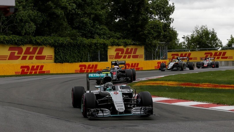 Rosberg: «Manovra dura di Hamilton»