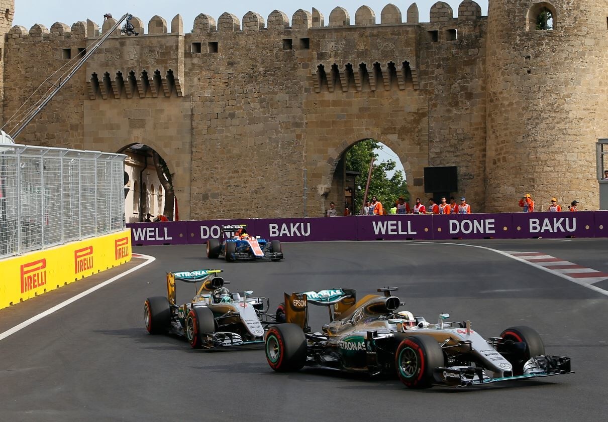 F1 Baku, Rosberg in pole, Ricciardo beffa Vettel