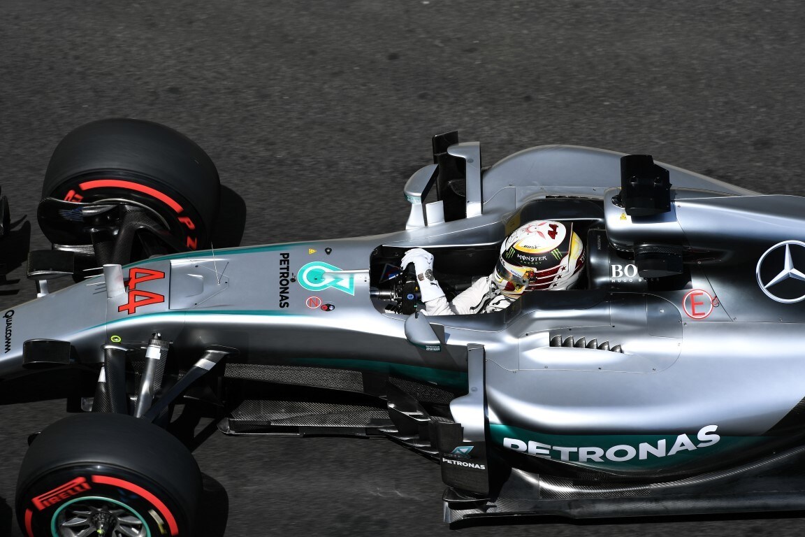 F1 Baku, Hamilton critico: "Era un problema tecnico, non un aiuto"