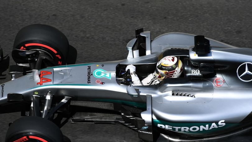 F1 Baku, Hamilton critico: "Era un problema tecnico, non un aiuto"