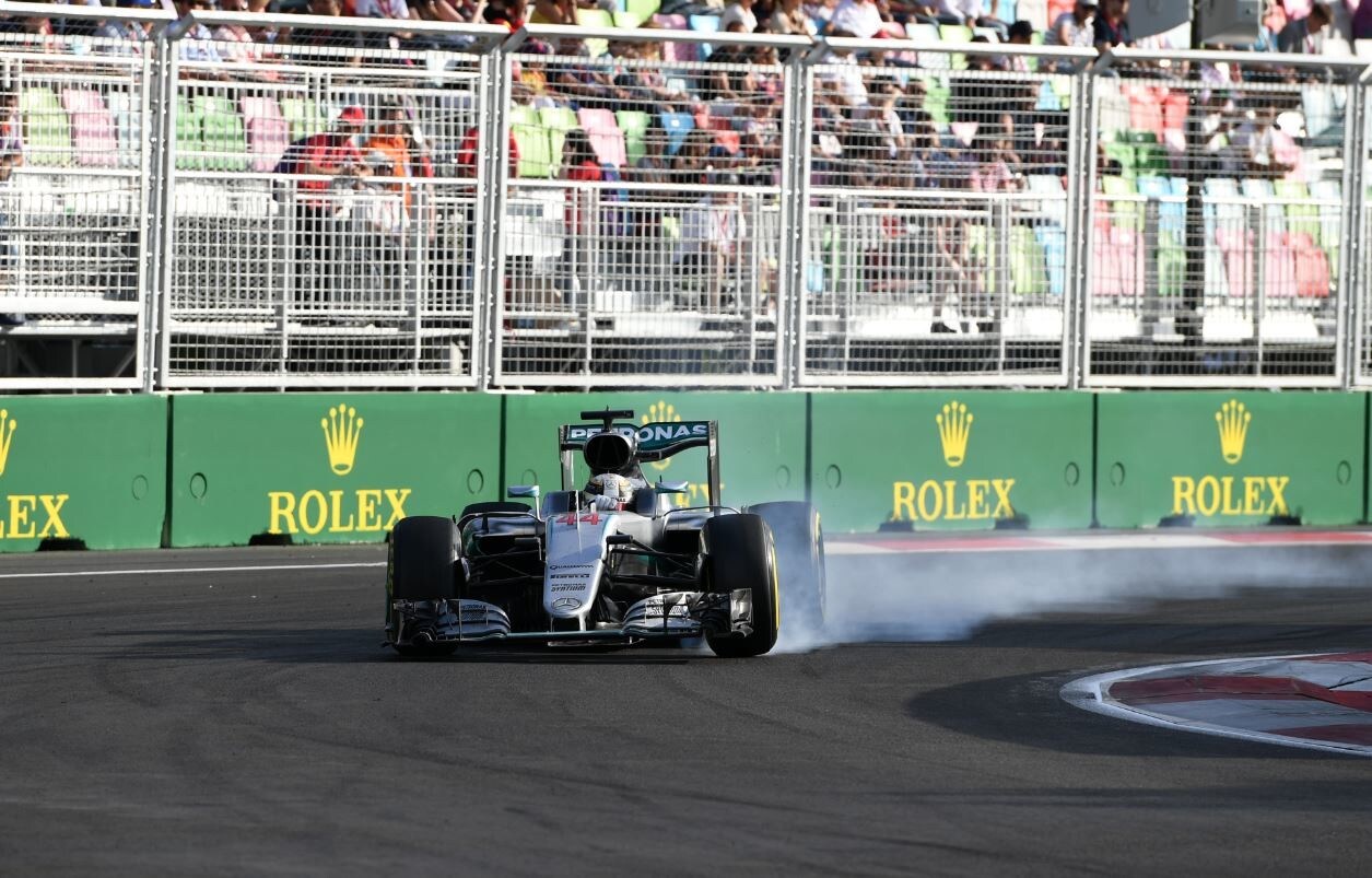 Radiosprint Baku, Hamilton al muretto Mercedes: "Tutto ciò è ridicolo"