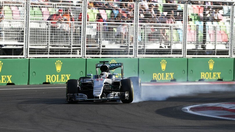 Radiosprint Baku, Hamilton al muretto Mercedes: "Tutto ciò è ridicolo"