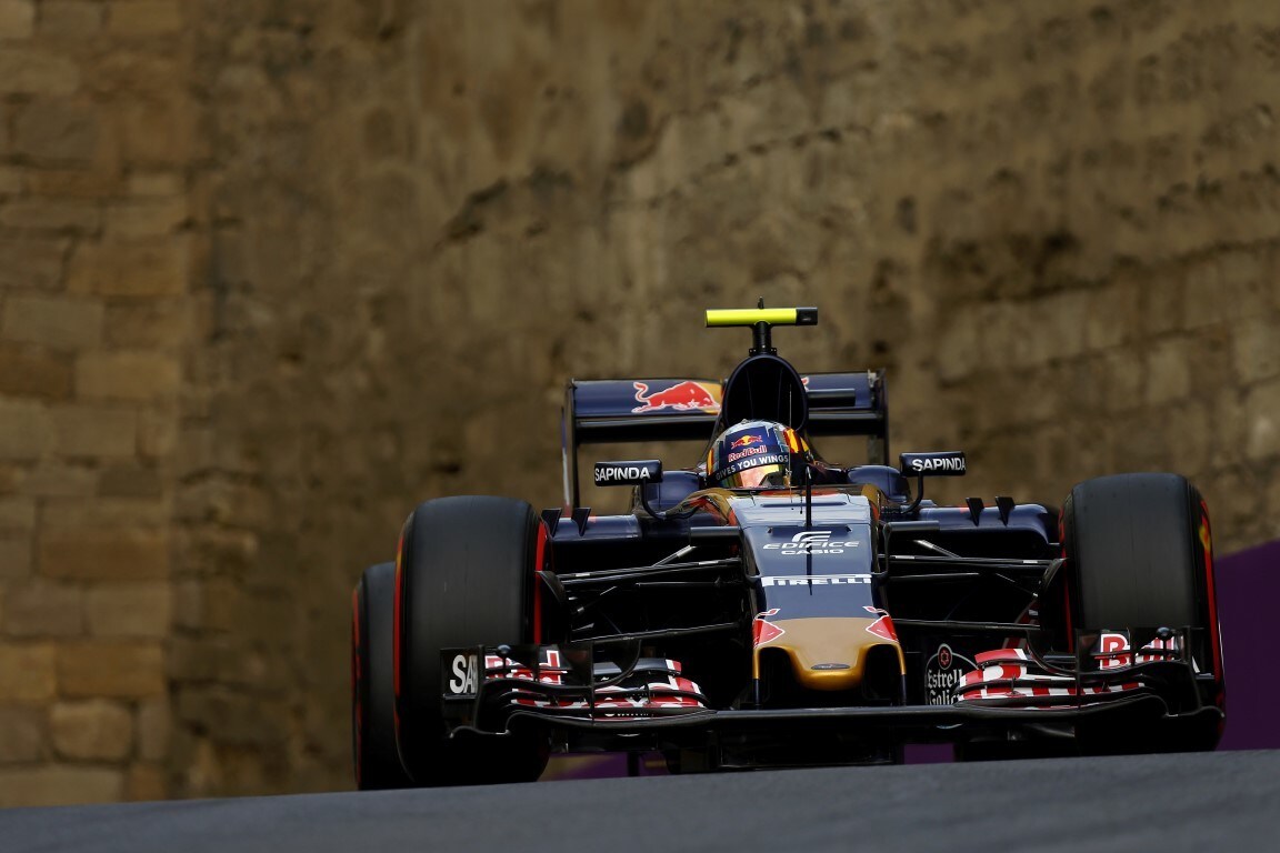 Sainz ancora un anno in Toro Rosso