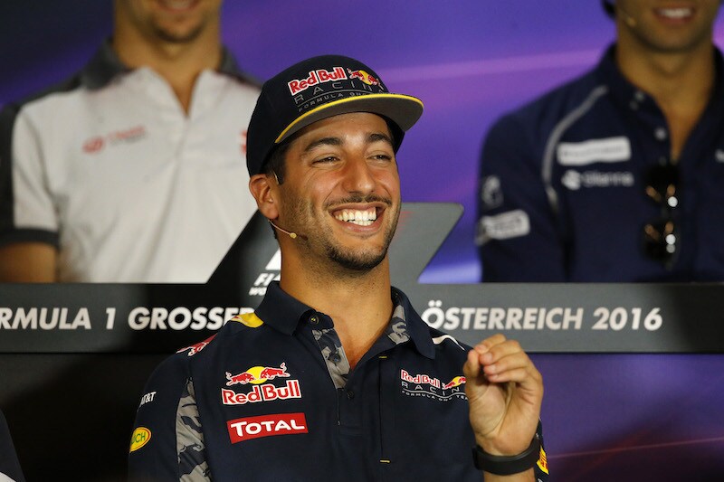 Ricciardo: "Sì, starò in Red Bull per altri 2 anni"