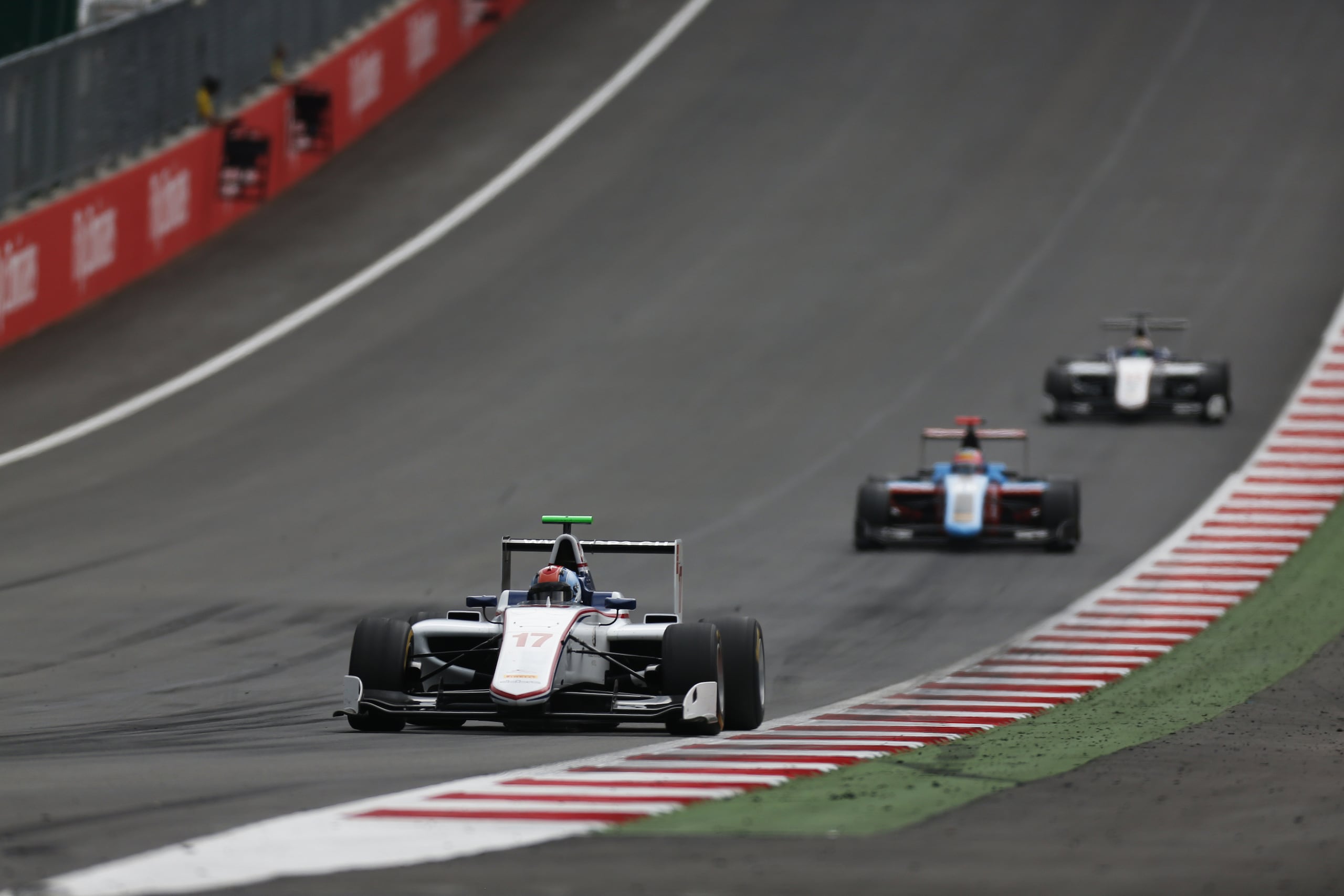 GP3, Boschhung vince sotto la pioggia, Fuoco buon terzo