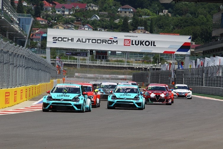 TCR Sochi, Comini torna leader