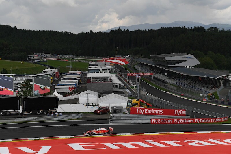 F1 Austria: vince Hamilton dopo un contatto con Rosberg